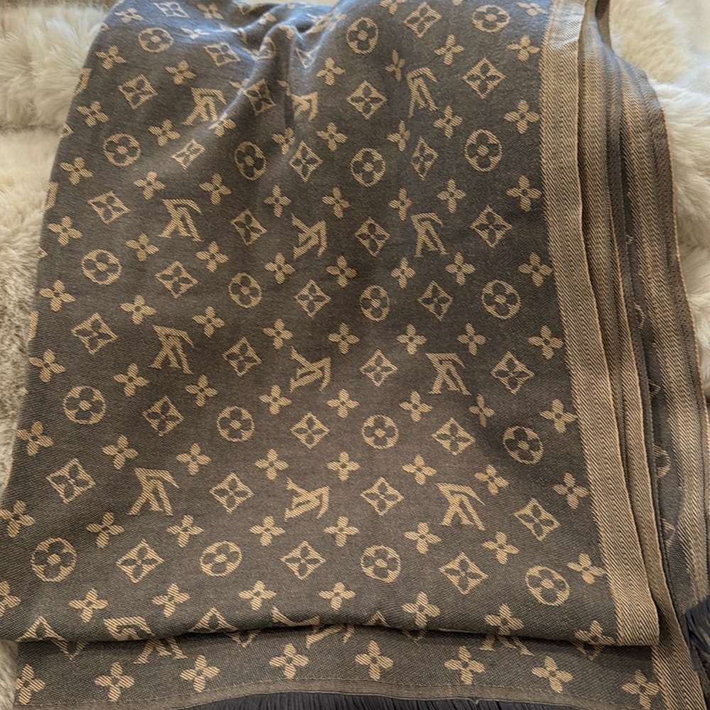 Louis Vuitton reversible scarf